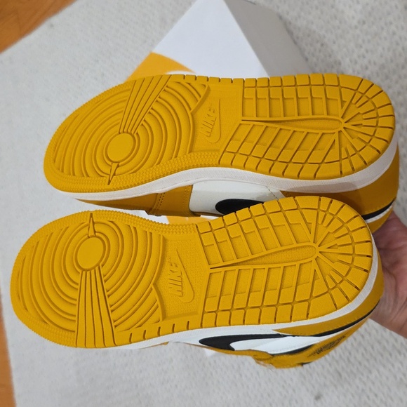 Nike Air Jordan 1 Retro Size 7Y High OG Yellow Ochre/black Sail Sneakers - Picture 7 of 8